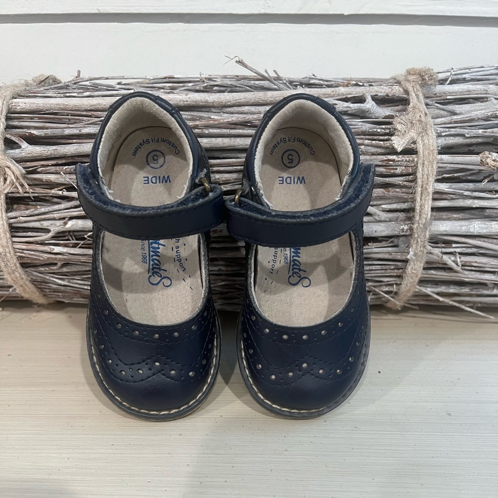 Toddler girl FootMates. Size 5. VGUC.